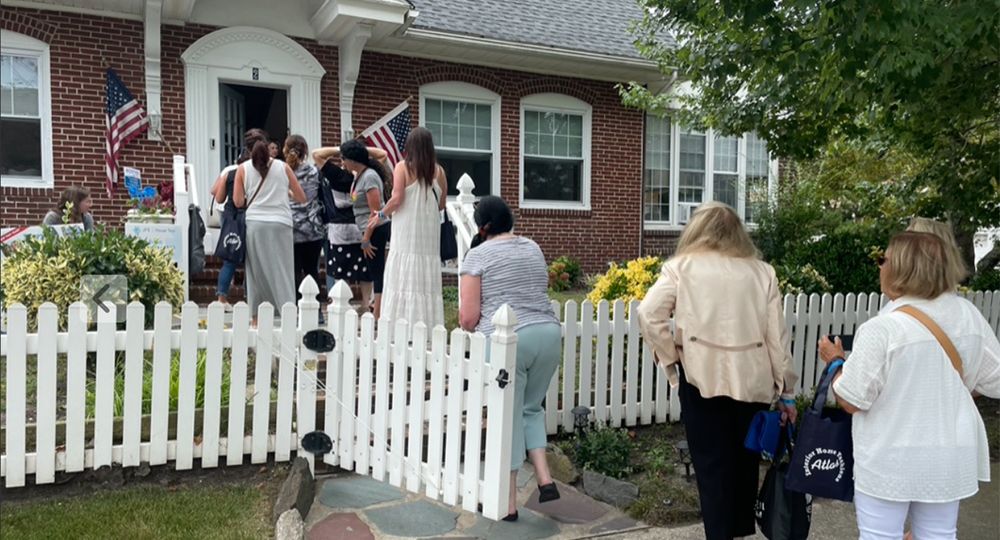 People visiting the JFS House Tour